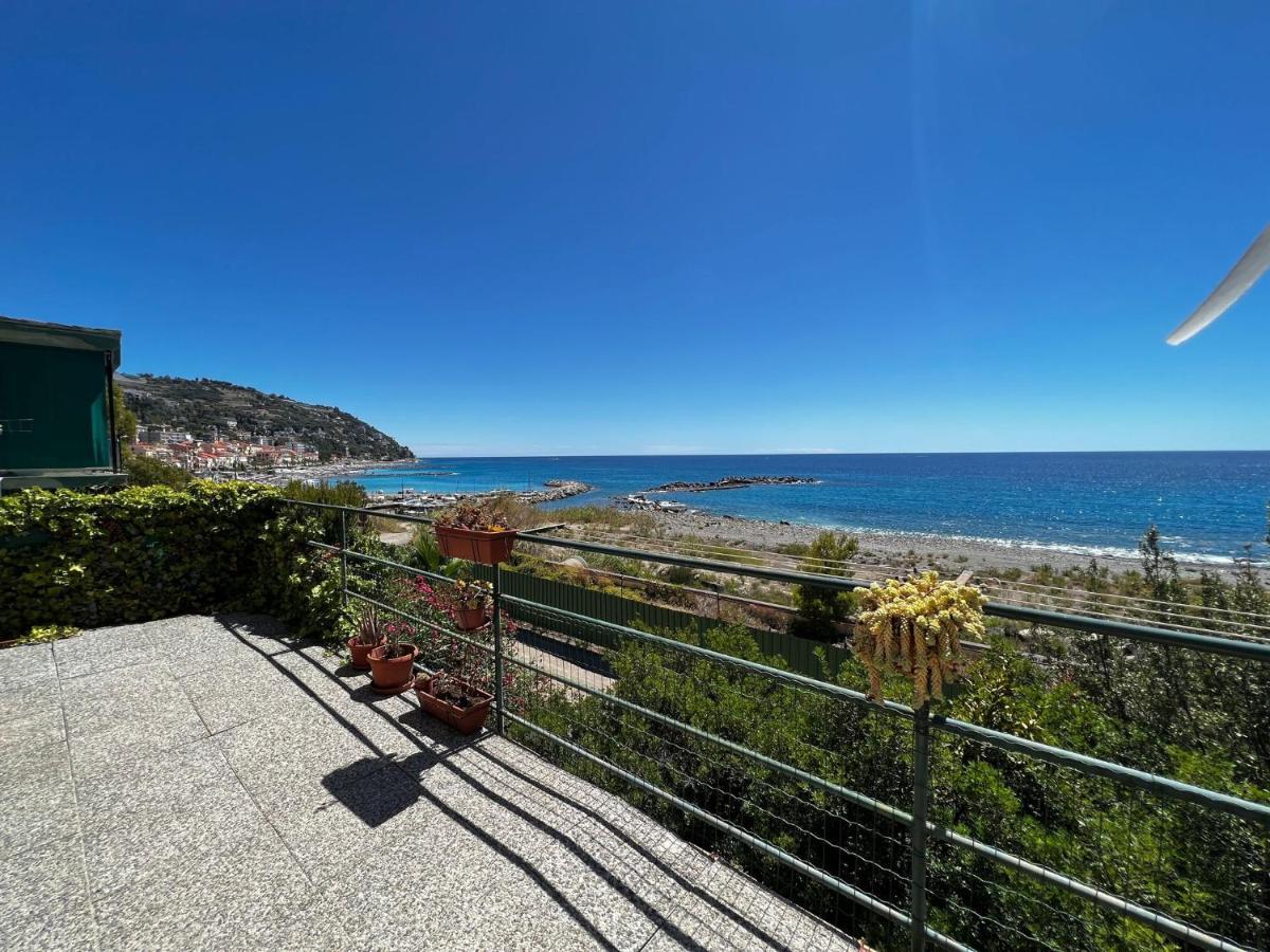 A 2 Passi Dalla Spiaggia - *